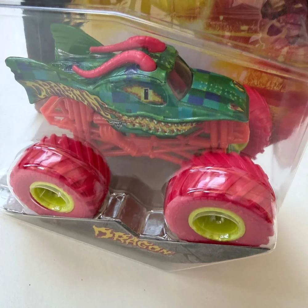 Monster Jam Dragon Pixel Punks Series 45 1:64 Scale Die-Cast Truck 20157743 NEW